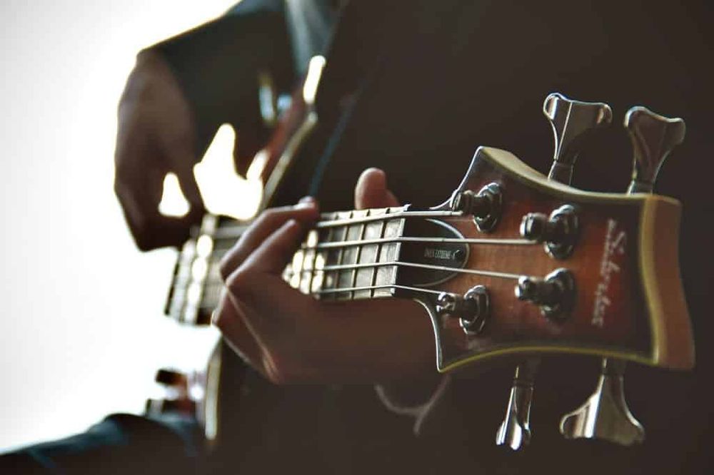 guitarist-1031087_1280-1024x682.jpeg